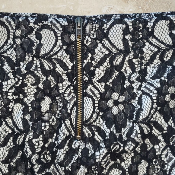 New Gorgeous lace pencil skirt, size 4 - Picture 3 of 7